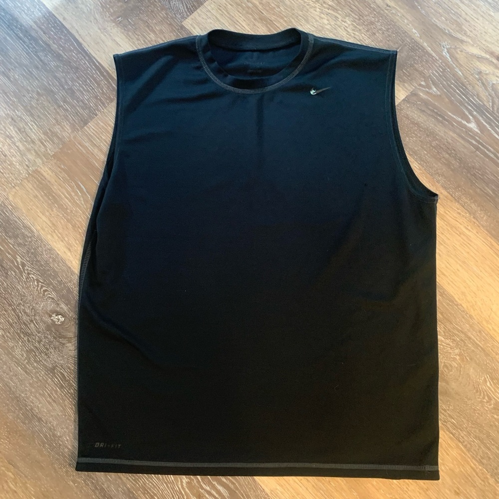 nike work out sleeveless shirts